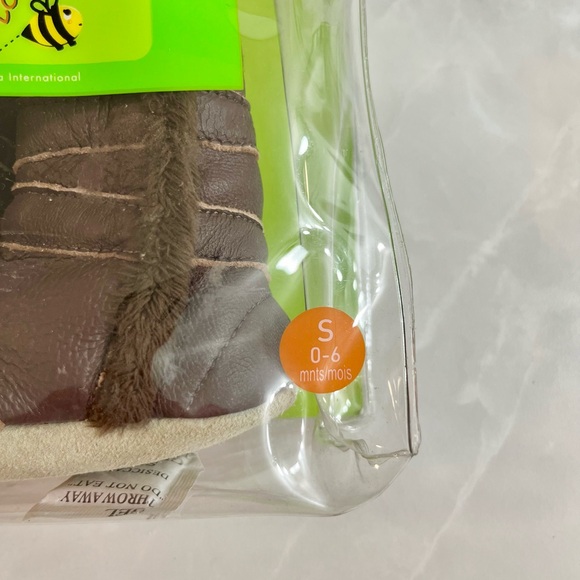 Genuine Leather Baby Infant Boots Tickle Toes Elastic Enclosure Slip-on 0-6 mon - Picture 8 of 10